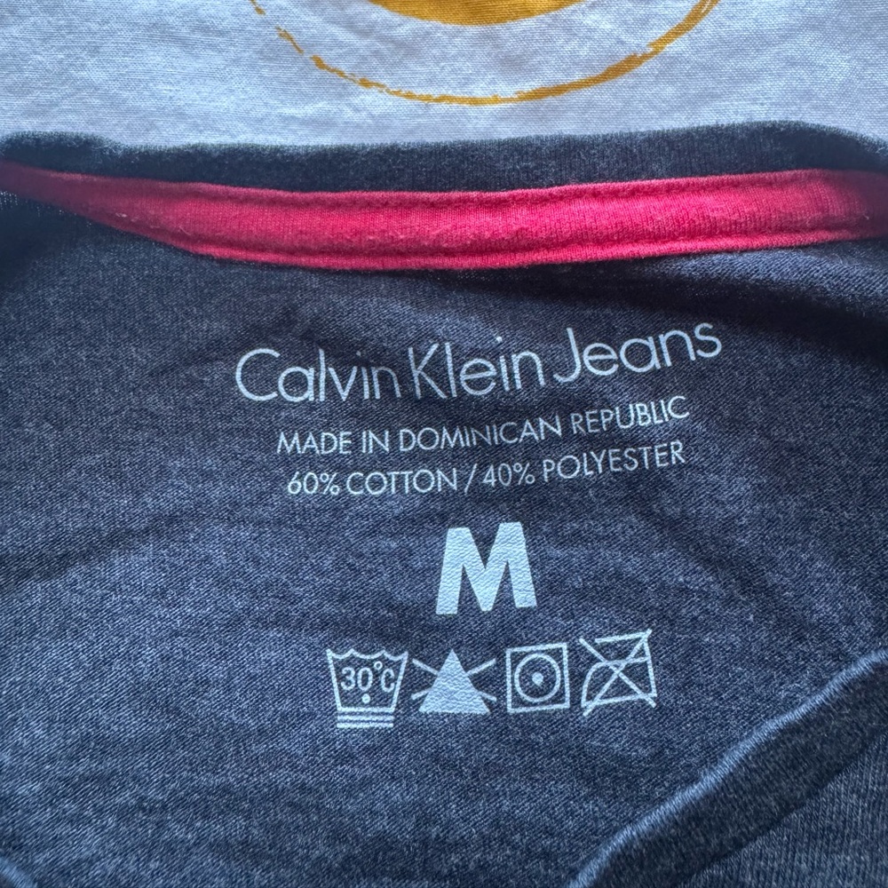 Calvin Klein - Picture 5 of 6